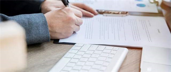 工程保證保險(xiǎn)合同中，投保人、保險(xiǎn)人、被保險(xiǎn)人各有哪些權(quán)利？